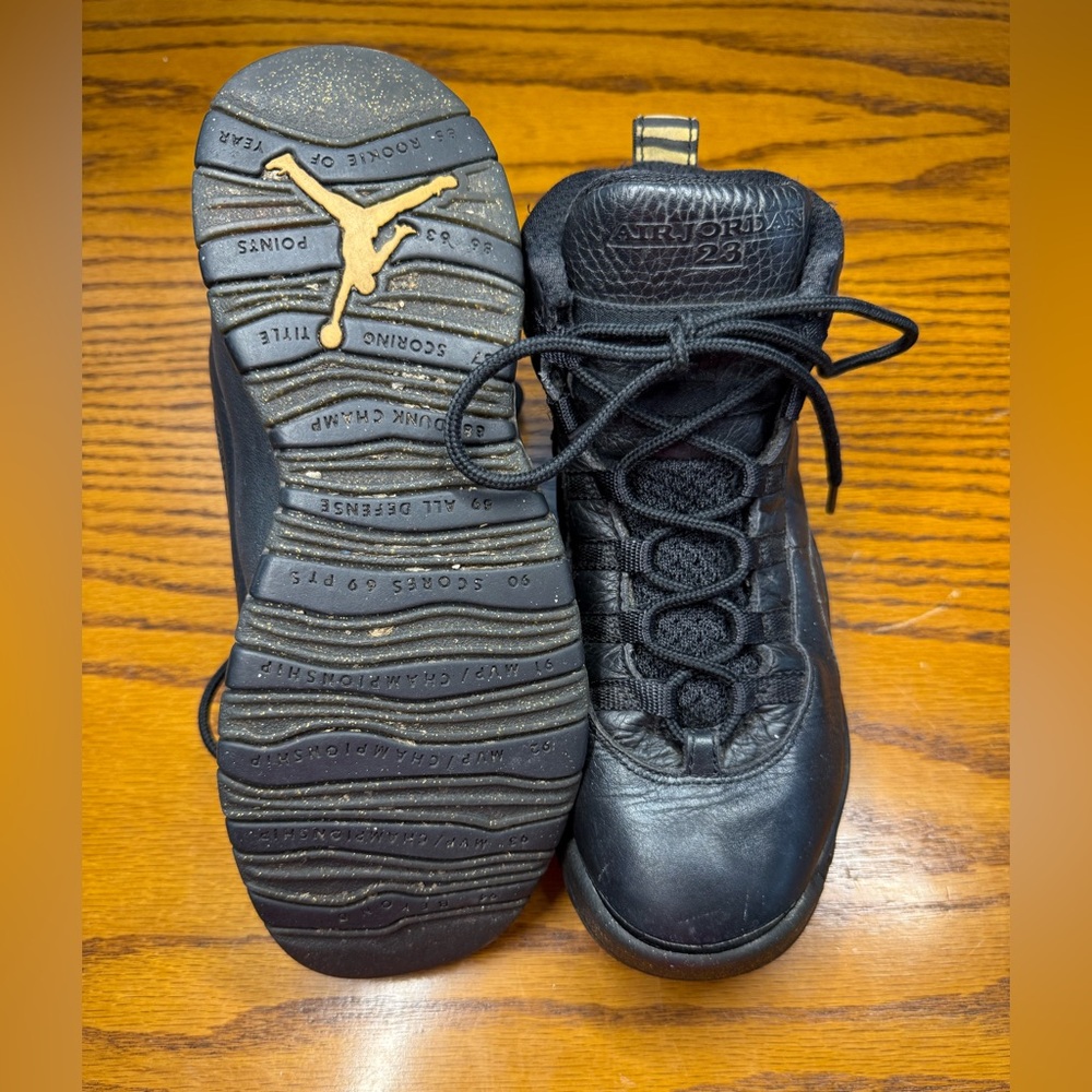 Jordan 10 Retro ‘NYC’ Black Gold Sneakers